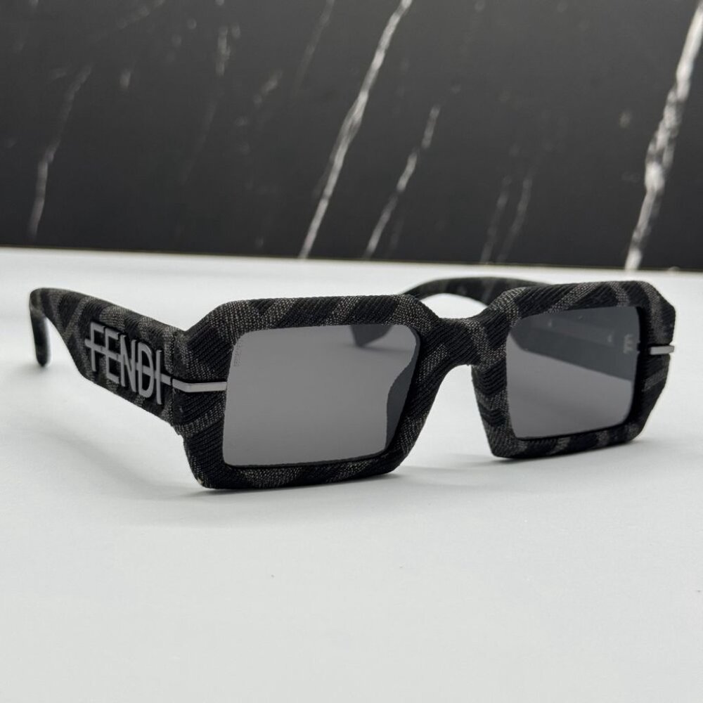 NEW FE40074U 05A FENDI SUNGLASSES BLACK GREY UNISEX EYEWEAR FENDI - Picture 10 of 12